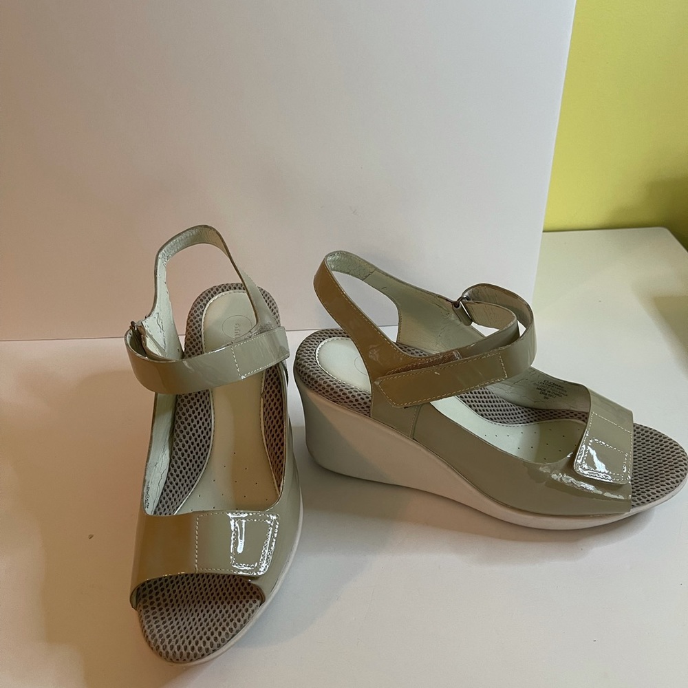 Tan white wedge sandal easyspirit 9